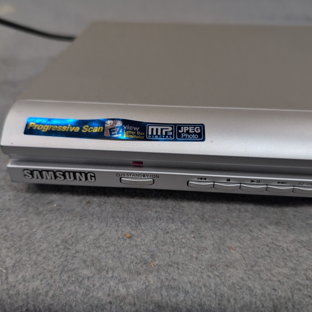 Samsung DVD-P241 Progressive Scan DVD Player Silver MP3 JPEG DVD-P241/XAA - Picture 2 of 8